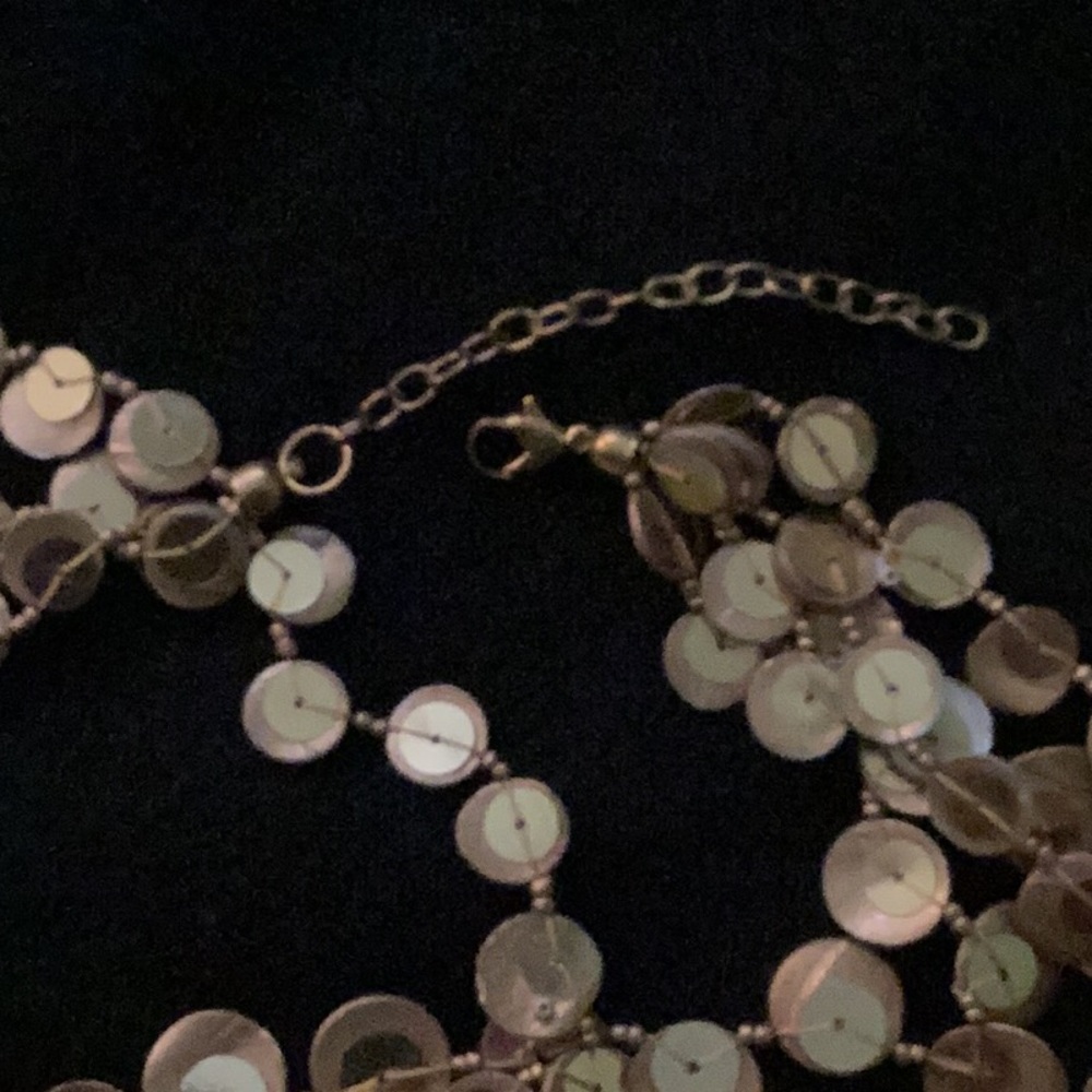 🎉 Fun & Festive All-Season Necklace 🎉 - Picture 4 of 6